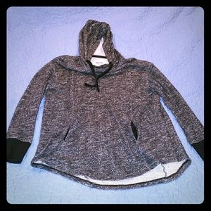 Oversized Thin material hoodie with front pocket
